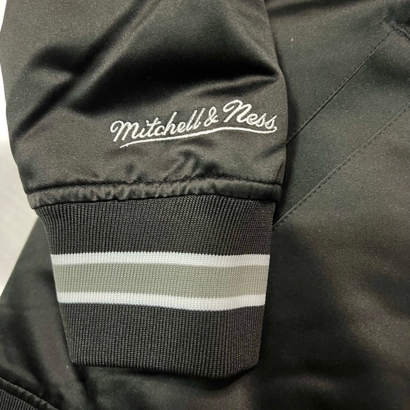 Oakland Raiders Mitchell & Ness Heavyweight Jacket MSRP $200 - Picture 3 of 5